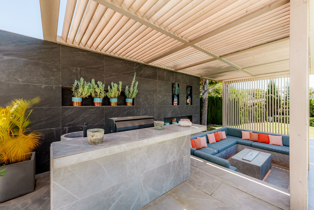 4 Bed Townhouse for sale in Nueva Andalucía Costa Del Sol, Málaga, Spain