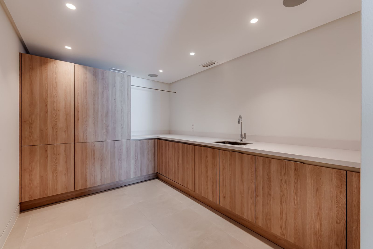 4 Bed Townhouse for sale in Nueva Andalucía Costa Del Sol, Málaga, Spain