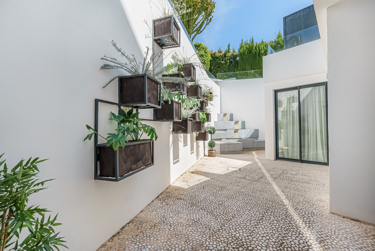 4 Bed Townhouse for sale in Nueva Andalucía Costa Del Sol, Málaga, Spain
