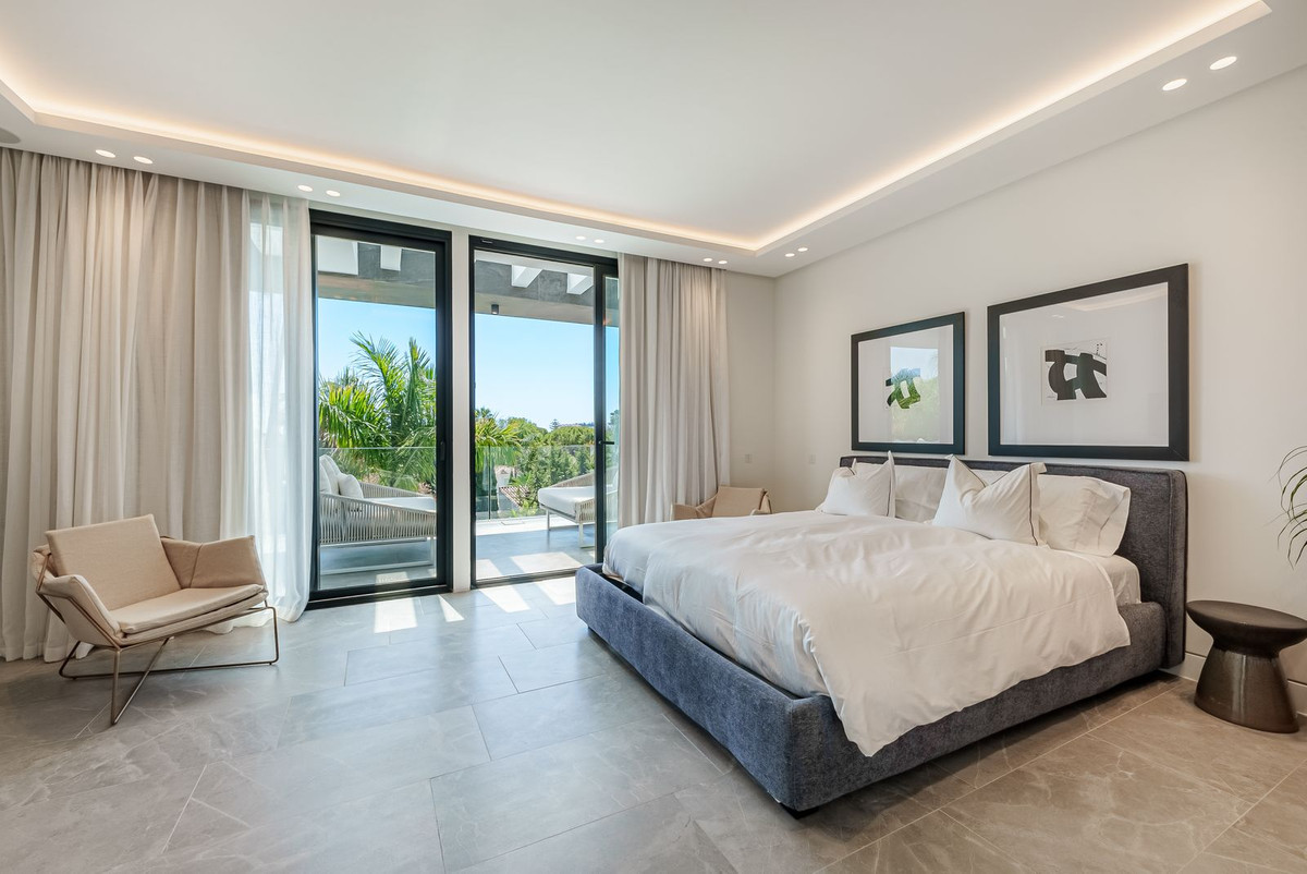 4 Bed Townhouse for sale in Nueva Andalucía Costa Del Sol, Málaga, Spain
