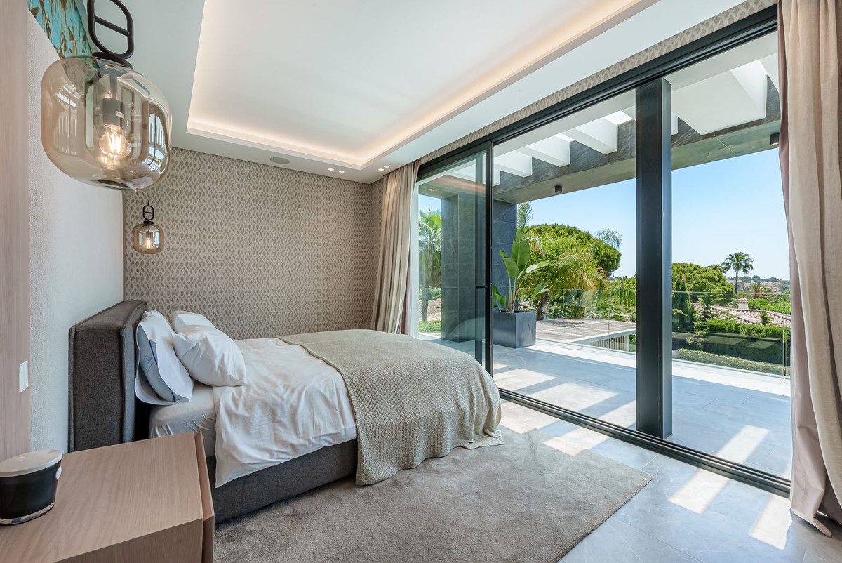 4 Bed Townhouse for sale in Nueva Andalucía Costa Del Sol, Málaga, Spain