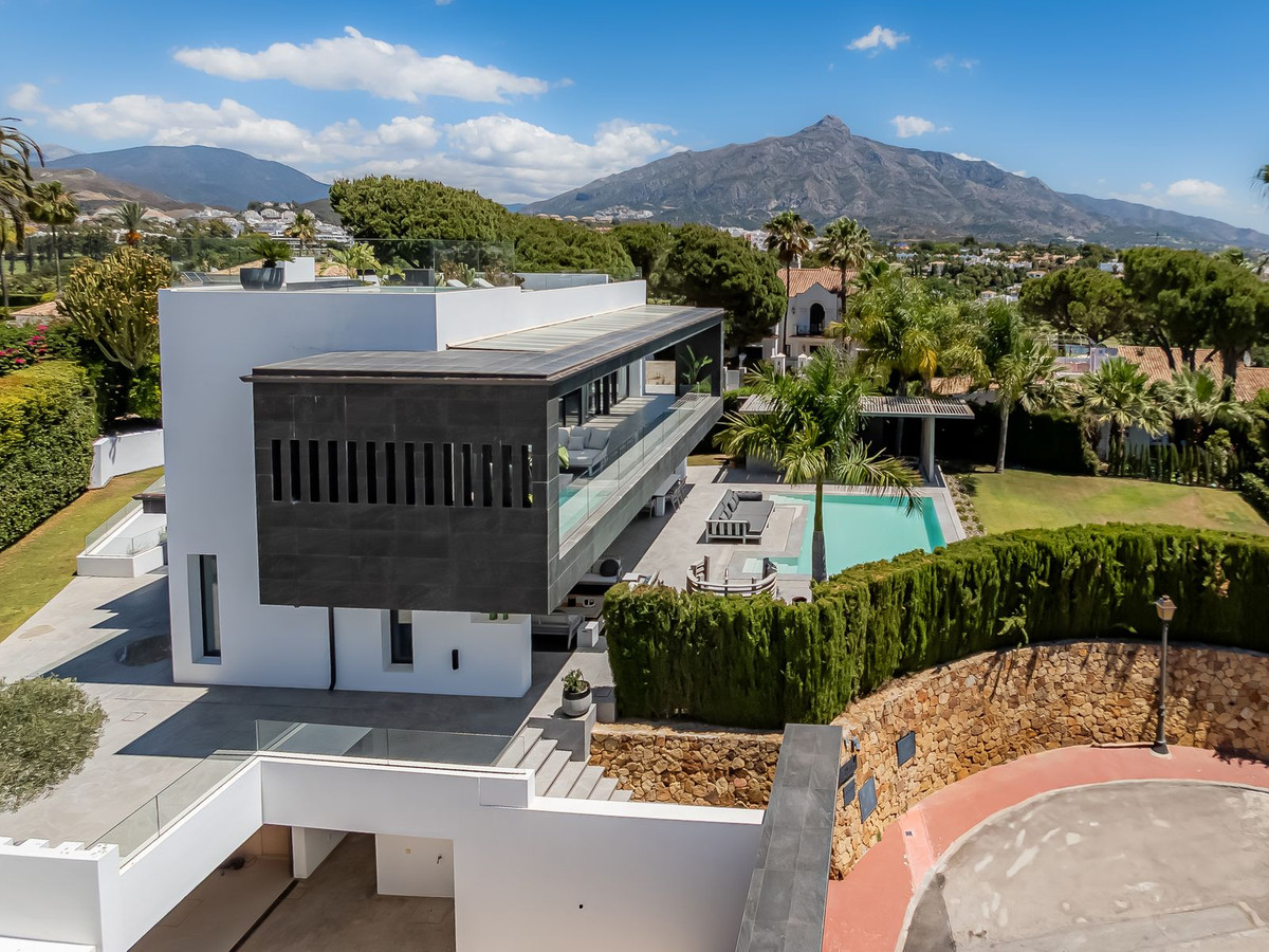 4 Bed Townhouse for sale in Nueva Andalucía Costa Del Sol, Málaga, Spain