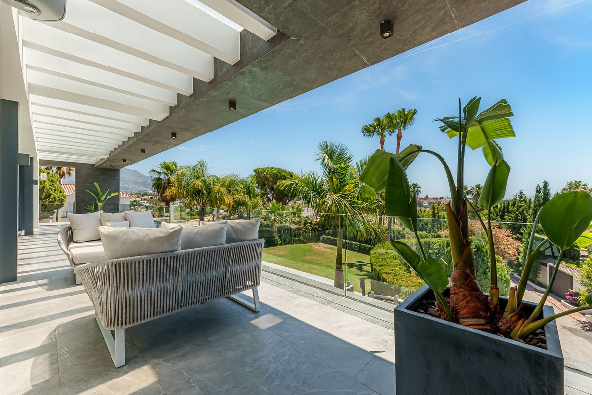 4 Bed Townhouse for sale in Nueva Andalucía Costa Del Sol, Málaga, Spain