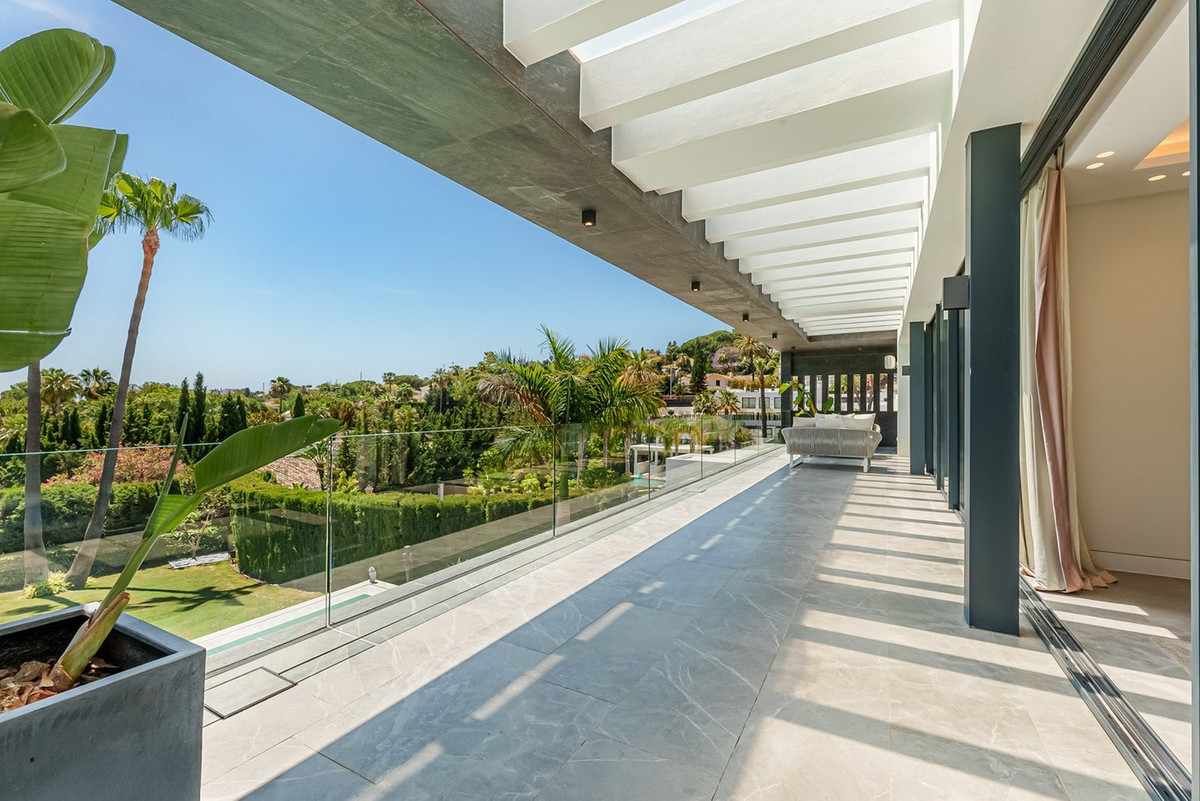 4 Bed Townhouse for sale in Nueva Andalucía Costa Del Sol, Málaga, Spain