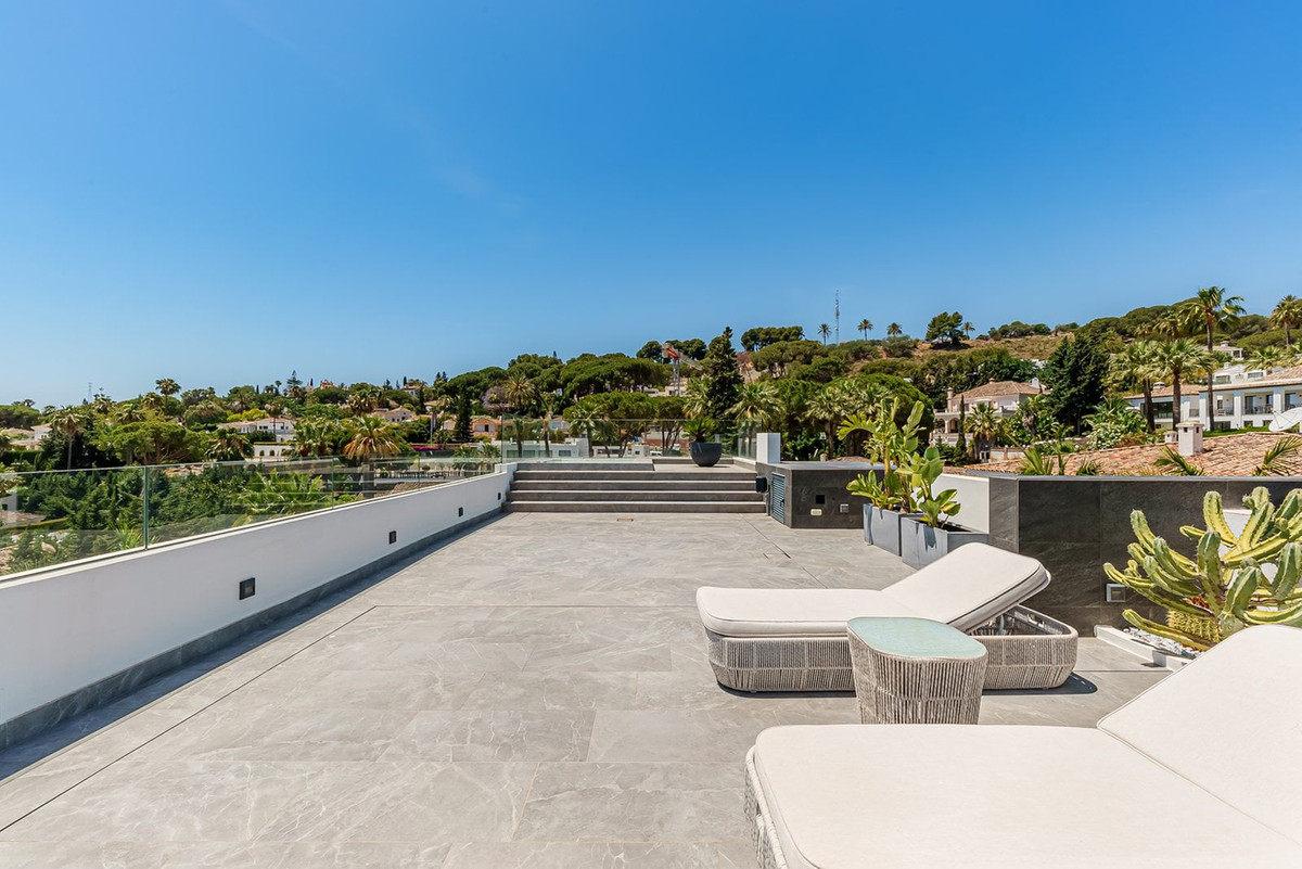 4 Bed Townhouse for sale in Nueva Andalucía Costa Del Sol, Málaga, Spain