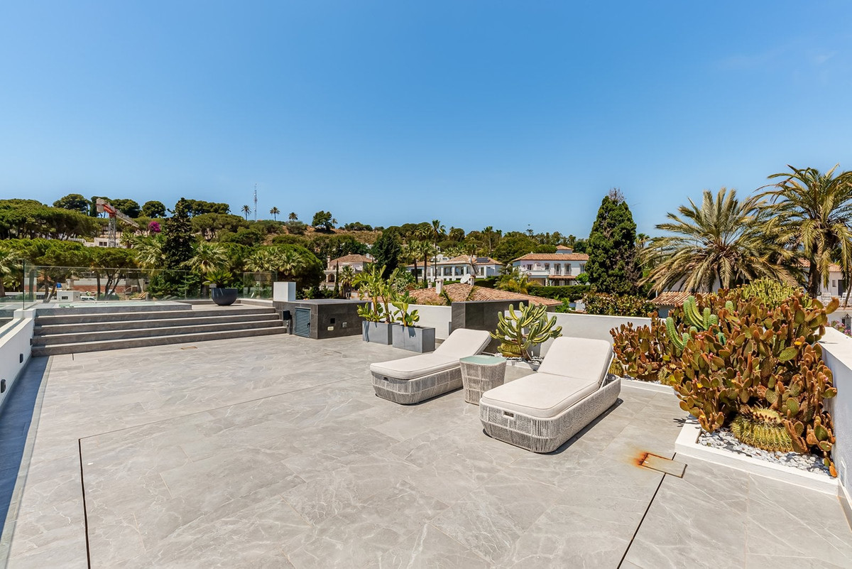 4 Bed Townhouse for sale in Nueva Andalucía Costa Del Sol, Málaga, Spain