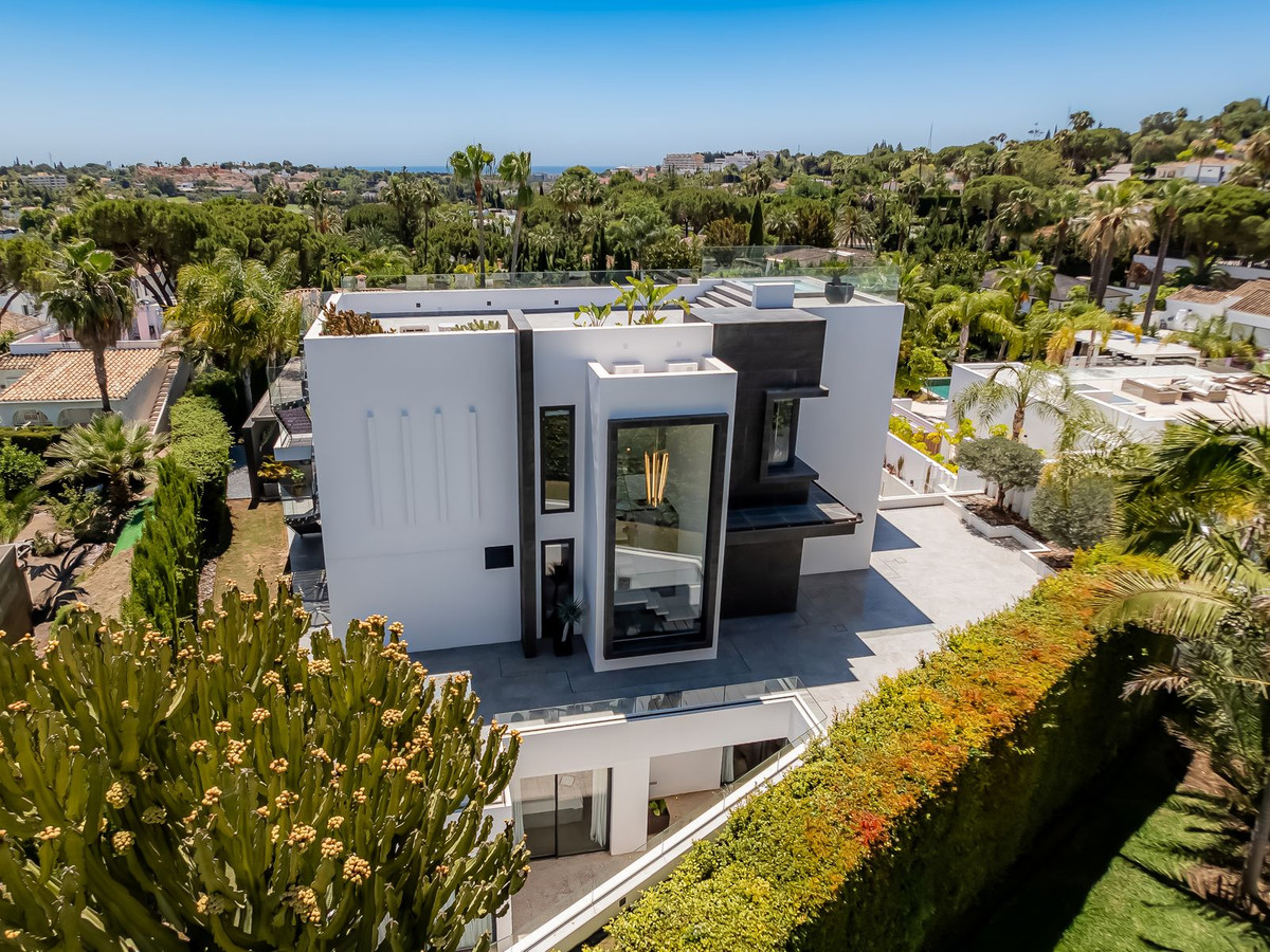4 Bed Townhouse for sale in Nueva Andalucía Costa Del Sol, Málaga, Spain