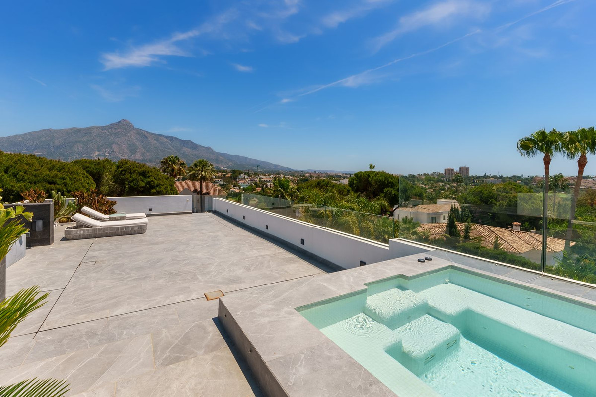 4 Bed Townhouse for sale in Nueva Andalucía Costa Del Sol, Málaga, Spain