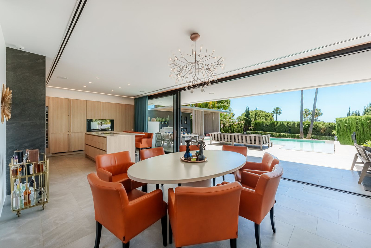 4 Bed Townhouse for sale in Nueva Andalucía Costa Del Sol, Málaga, Spain