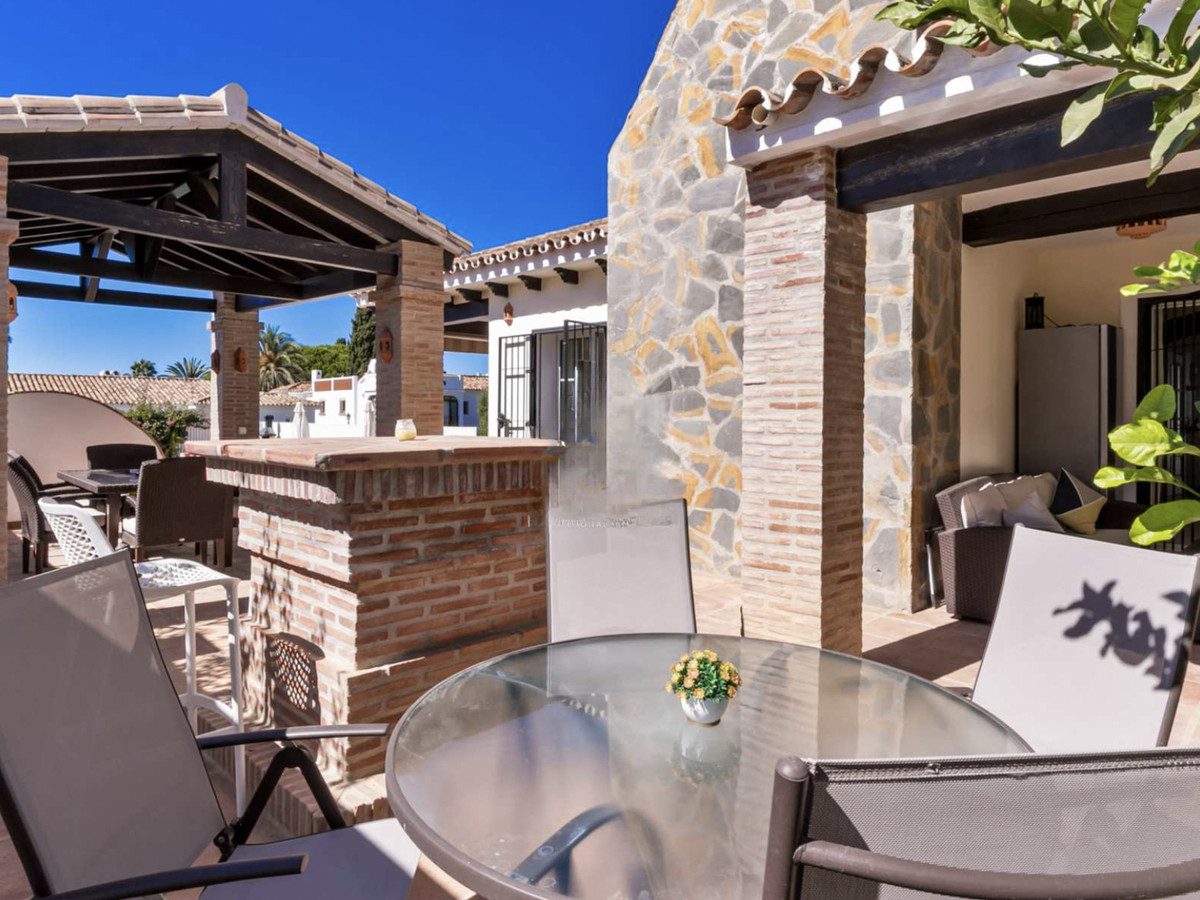 5 Bed Townhouse for sale in El Paraiso Costa Del Sol, Málaga, Spain