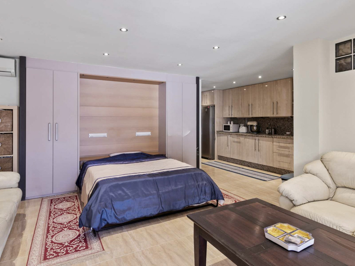 5 Bed Townhouse for sale in El Paraiso Costa Del Sol, Málaga, Spain