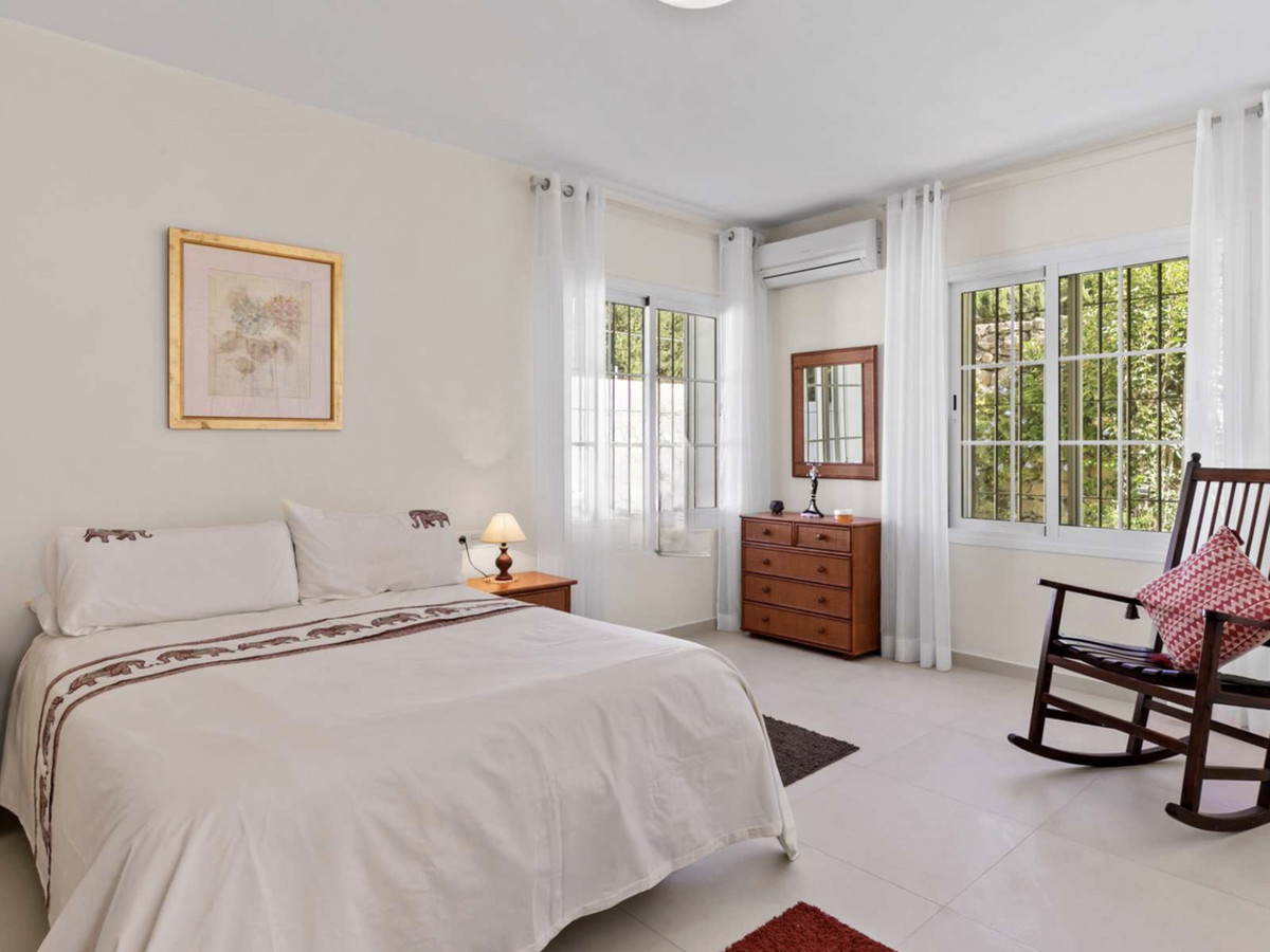 5 Bed Townhouse for sale in El Paraiso Costa Del Sol, Málaga, Spain