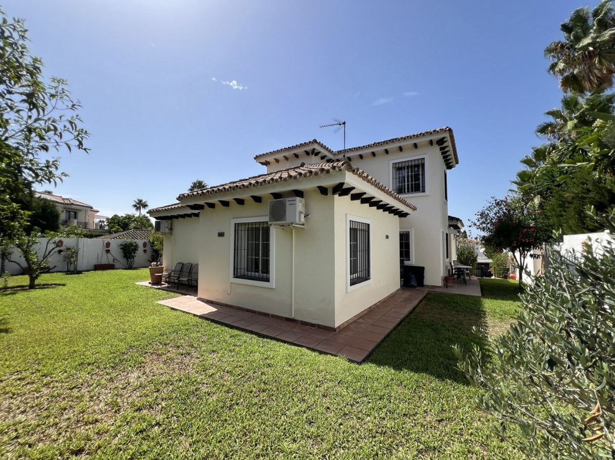 5 Bed Townhouse for sale in El Paraiso Costa Del Sol, Málaga, Spain