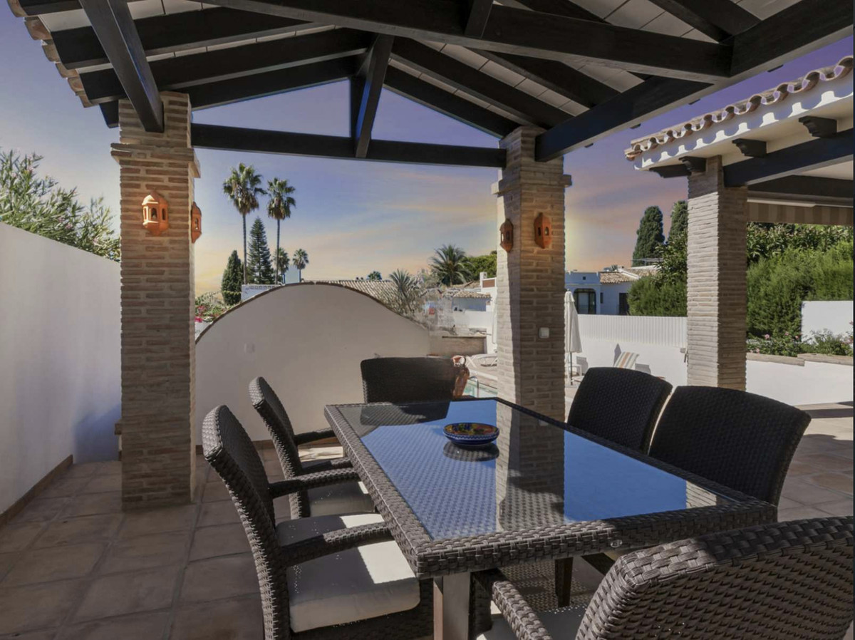 5 Bed Townhouse for sale in El Paraiso Costa Del Sol, Málaga, Spain