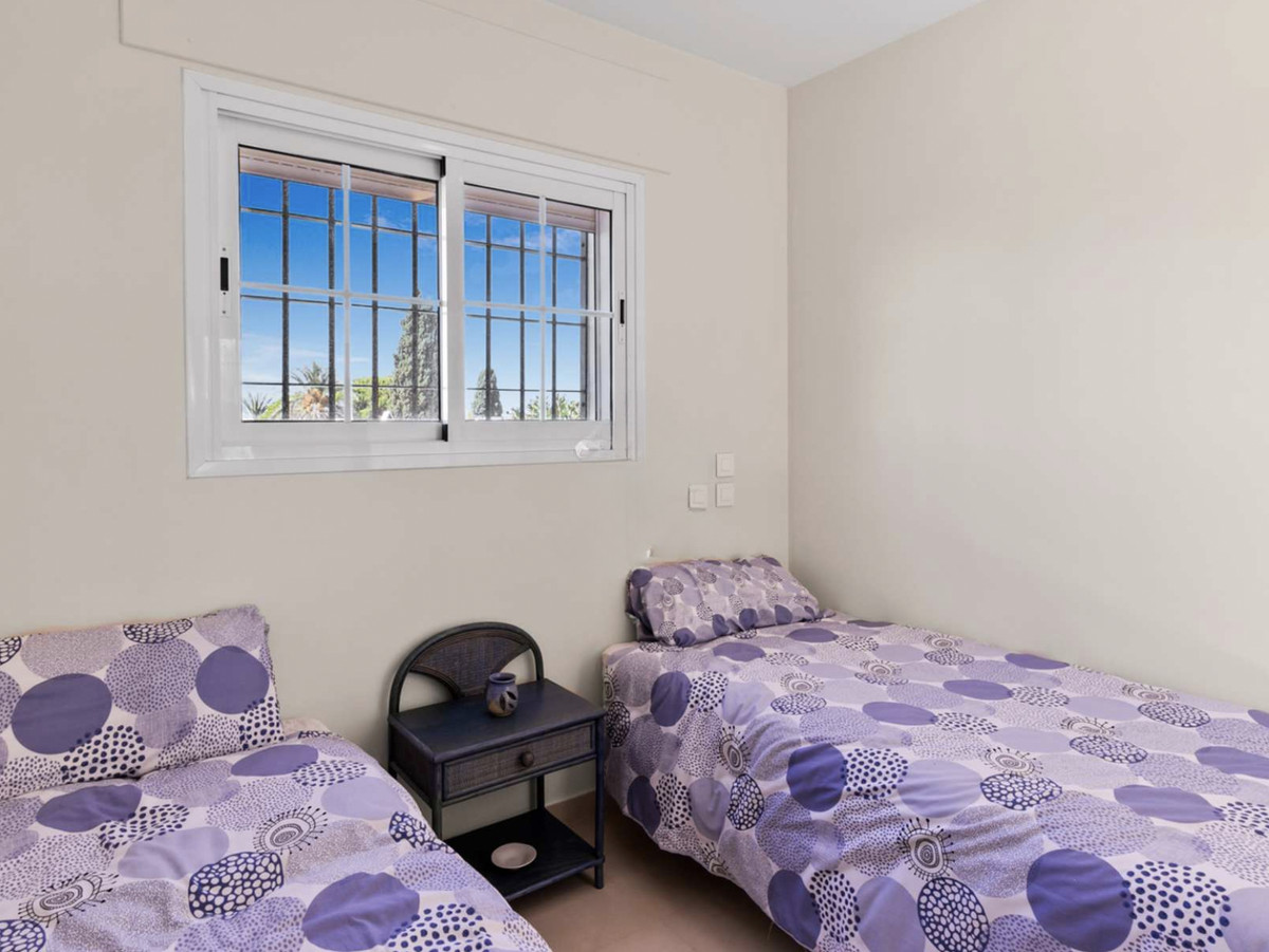 5 Bed Townhouse for sale in El Paraiso Costa Del Sol, Málaga, Spain