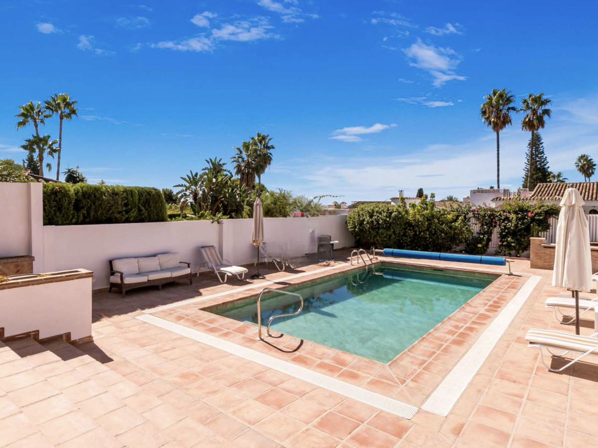 5 Bed Townhouse for sale in El Paraiso Costa Del Sol, Málaga, Spain