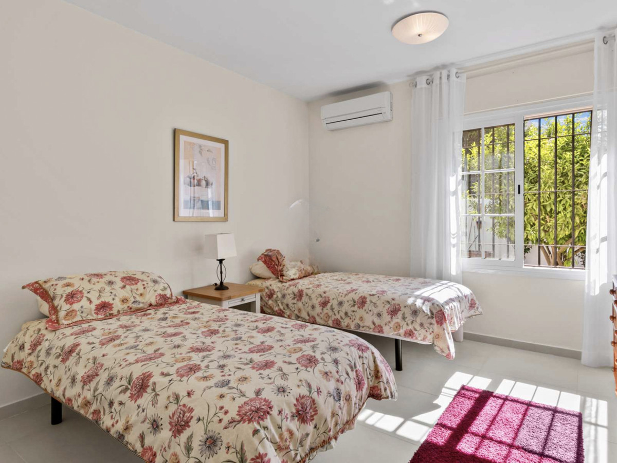 5 Bed Townhouse for sale in El Paraiso Costa Del Sol, Málaga, Spain