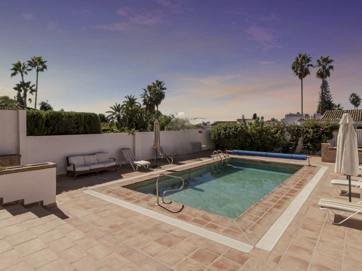 5 Bed Townhouse for sale in El Paraiso Costa Del Sol, Málaga, Spain