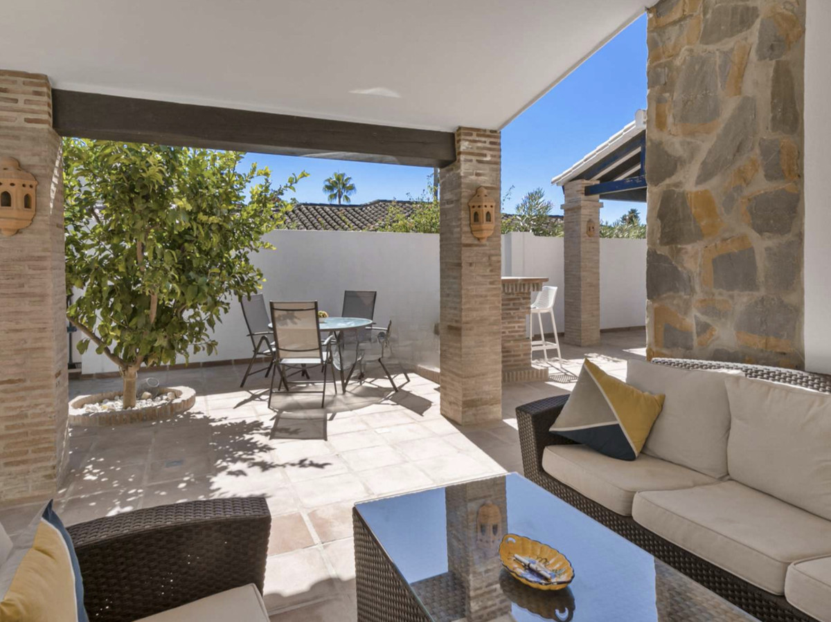5 Bed Townhouse for sale in El Paraiso Costa Del Sol, Málaga, Spain