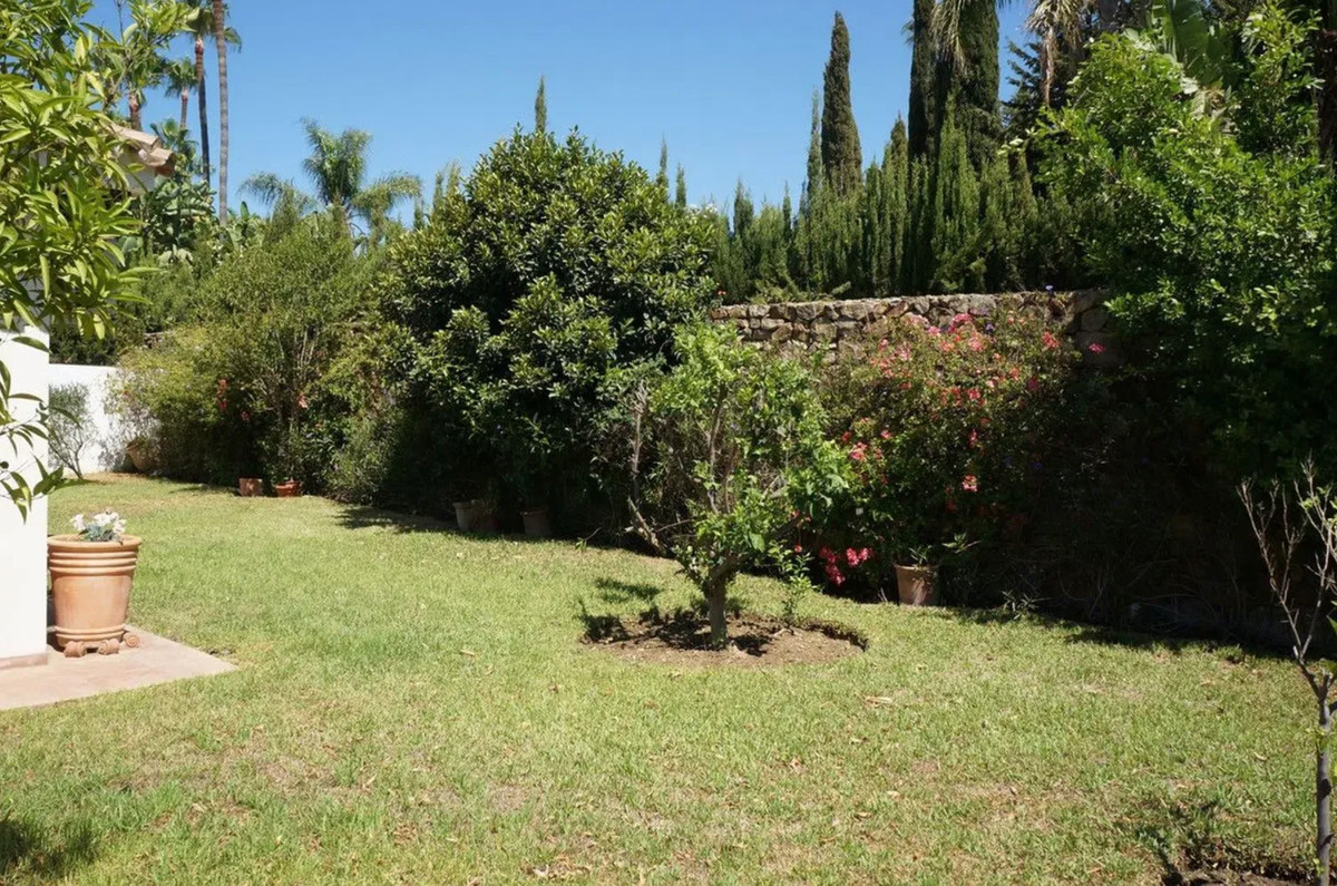 5 Bed Townhouse for sale in El Paraiso Costa Del Sol, Málaga, Spain
