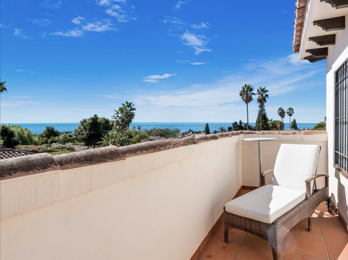 5 Bed Townhouse for sale in El Paraiso Costa Del Sol, Málaga, Spain