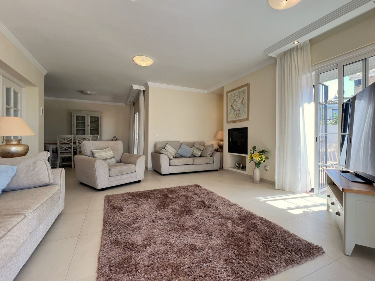 5 Bed Townhouse for sale in El Paraiso Costa Del Sol, Málaga, Spain