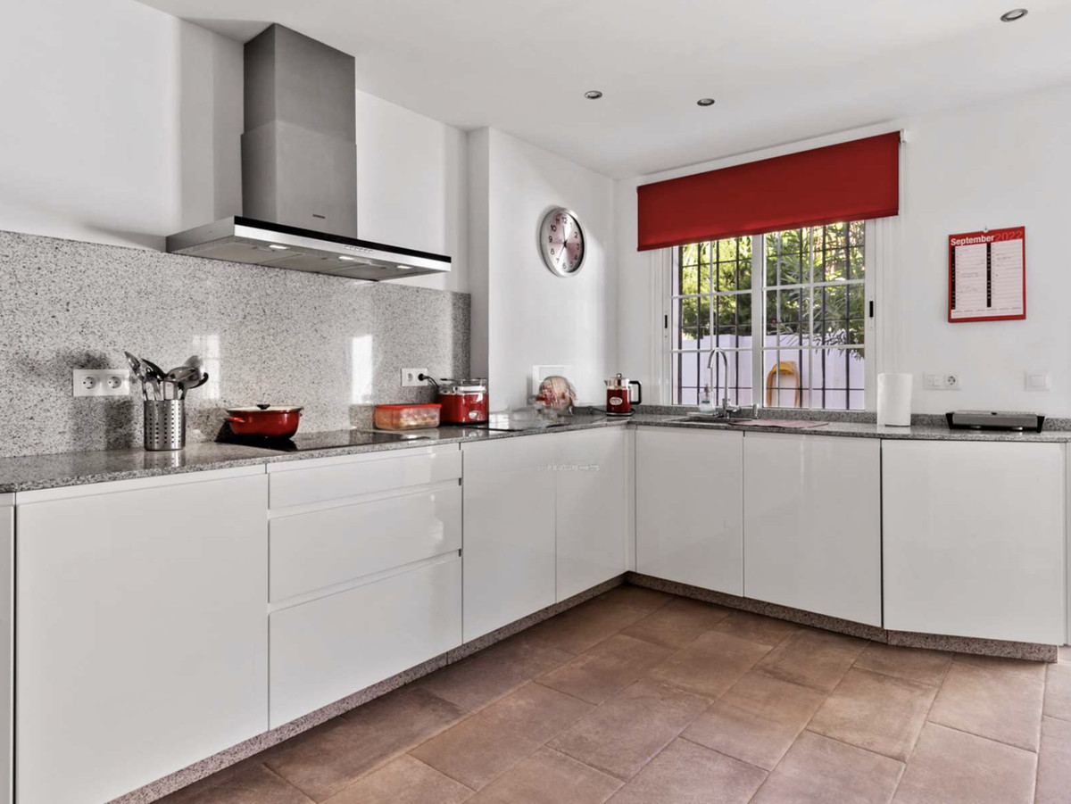 5 Bed Townhouse for sale in El Paraiso Costa Del Sol, Málaga, Spain