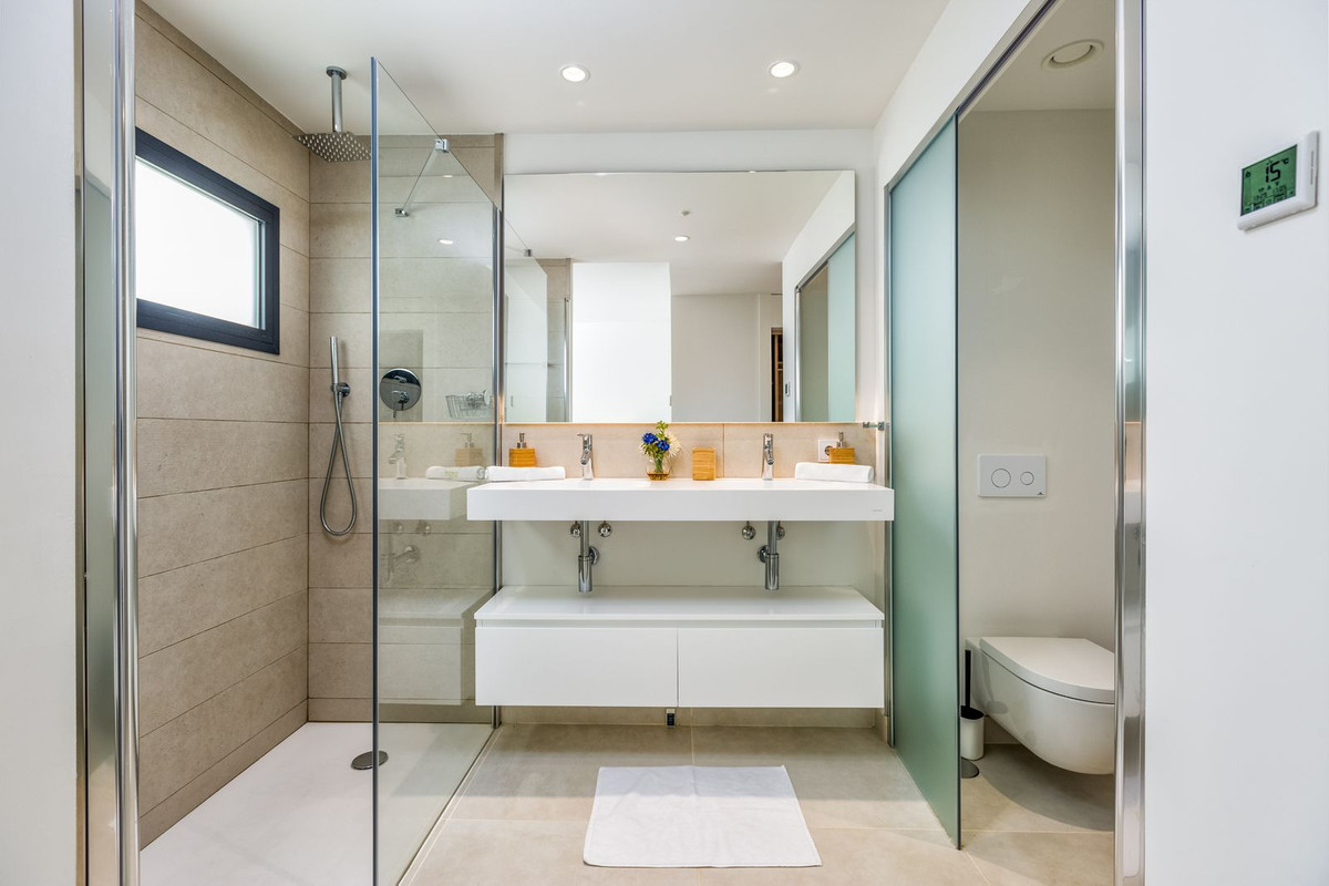 2 Bed Apartment for sale in Fuengirola Costa Del Sol, Málaga, Spain