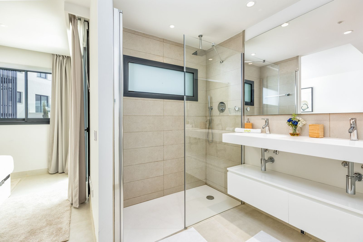 2 Bed Apartment for sale in Fuengirola Costa Del Sol, Málaga, Spain