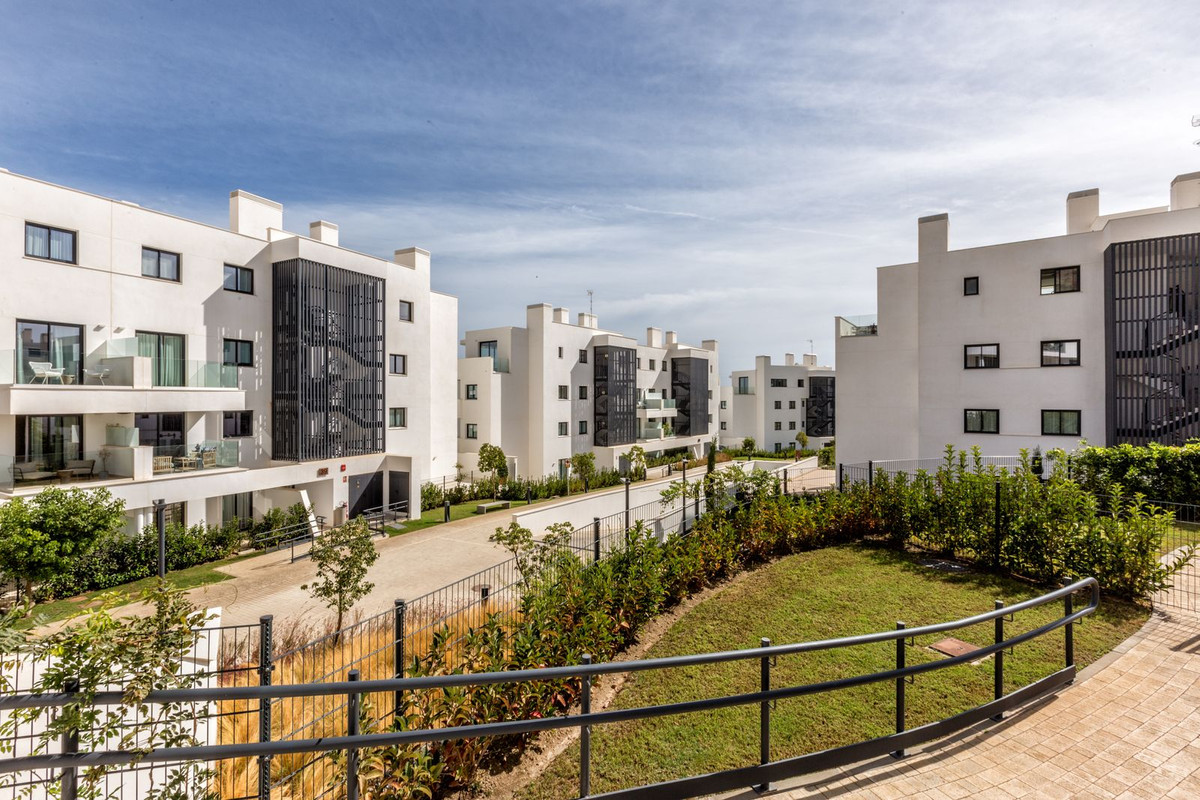 2 Bed Apartment for sale in Fuengirola Costa Del Sol, Málaga, Spain