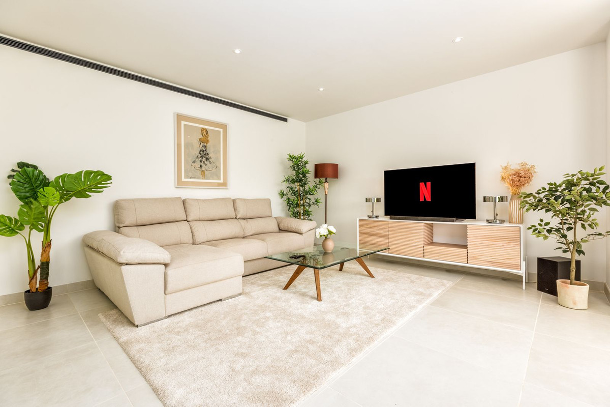 2 Bed Apartment for sale in Fuengirola Costa Del Sol, Málaga, Spain
