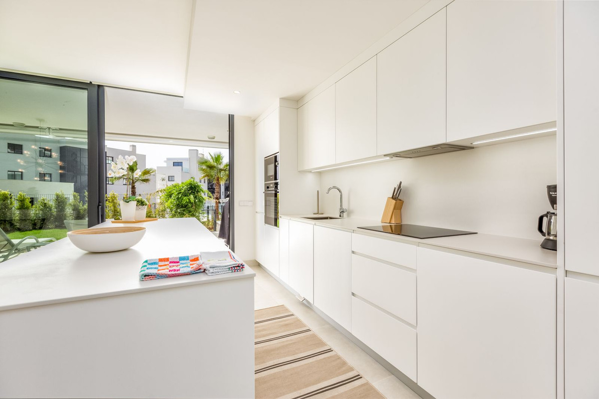 2 Bed Apartment for sale in Fuengirola Costa Del Sol, Málaga, Spain