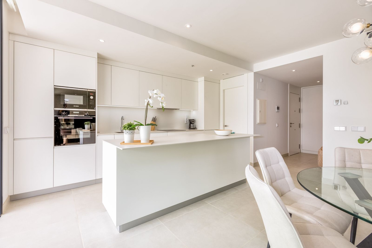 2 Bed Apartment for sale in Fuengirola Costa Del Sol, Málaga, Spain