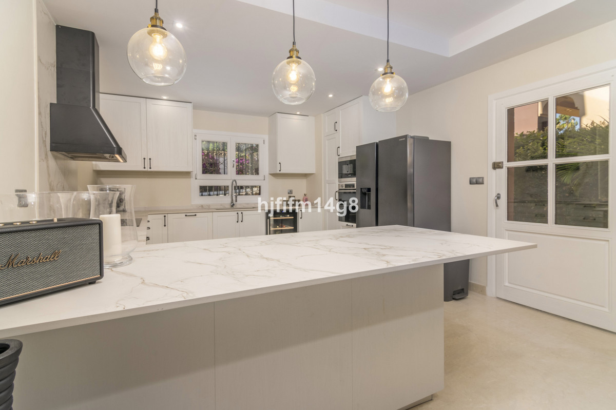 6 Bed Townhouse for sale in The Golden Mile Costa Del Sol, Málaga, Spain