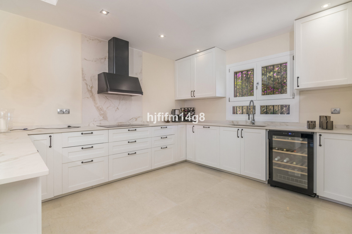 6 Bed Townhouse for sale in The Golden Mile Costa Del Sol, Málaga, Spain