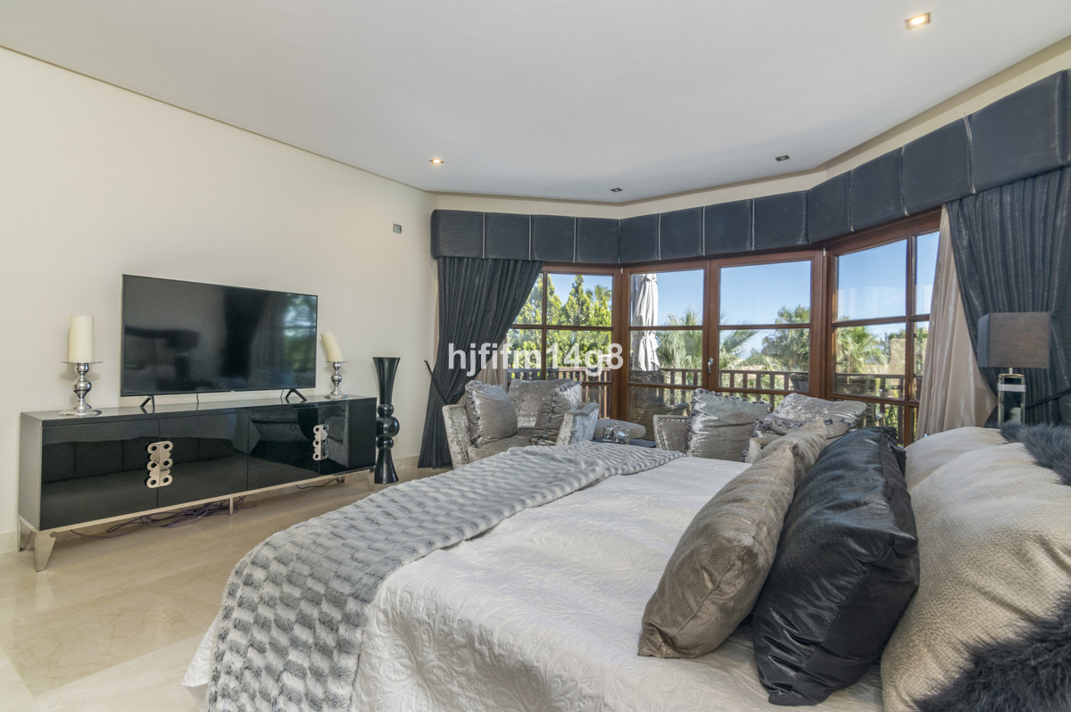 6 Bed Townhouse for sale in The Golden Mile Costa Del Sol, Málaga, Spain