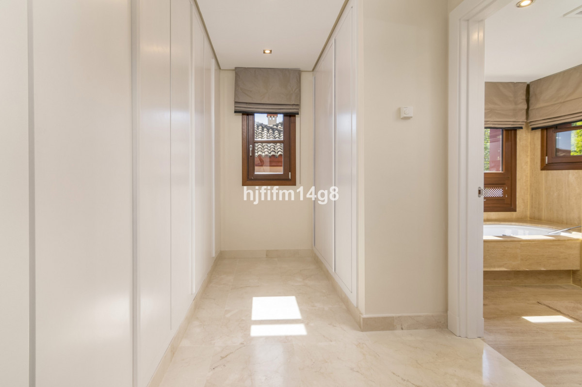 6 Bed Townhouse for sale in The Golden Mile Costa Del Sol, Málaga, Spain