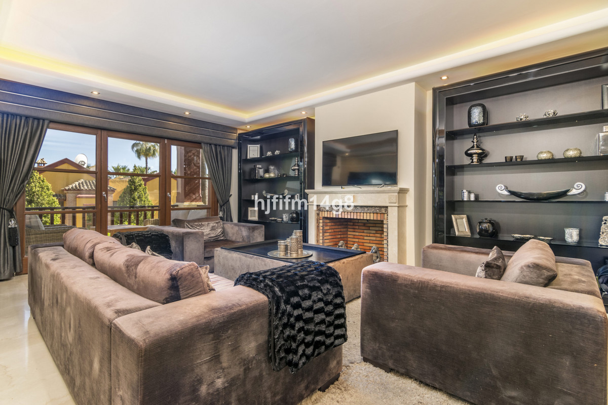 6 Bed Townhouse for sale in The Golden Mile Costa Del Sol, Málaga, Spain