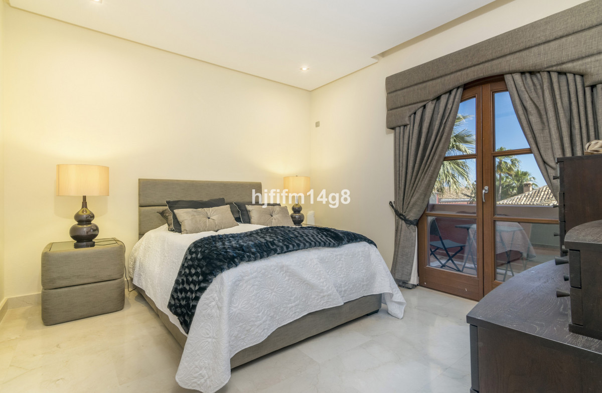 6 Bed Townhouse for sale in The Golden Mile Costa Del Sol, Málaga, Spain