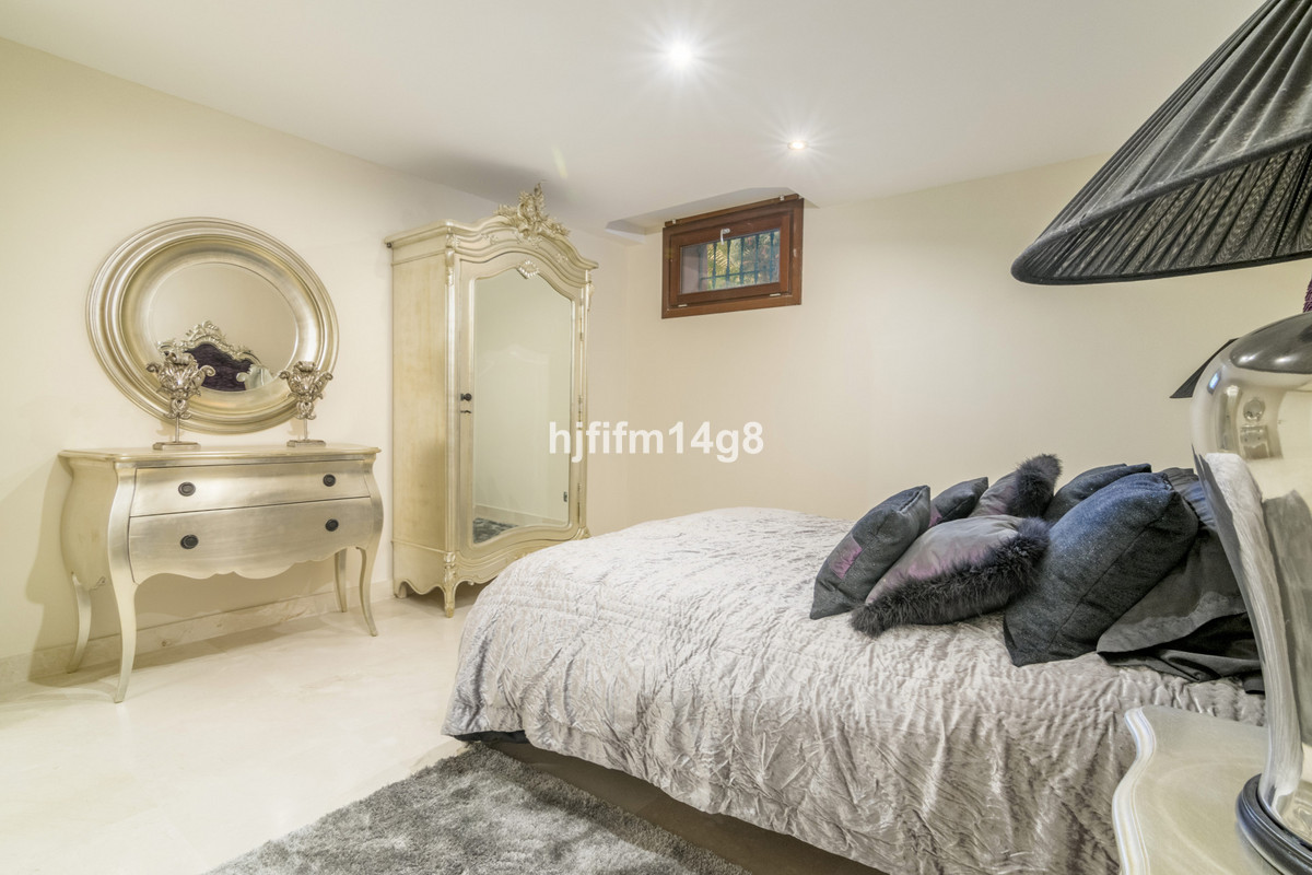 6 Bed Townhouse for sale in The Golden Mile Costa Del Sol, Málaga, Spain