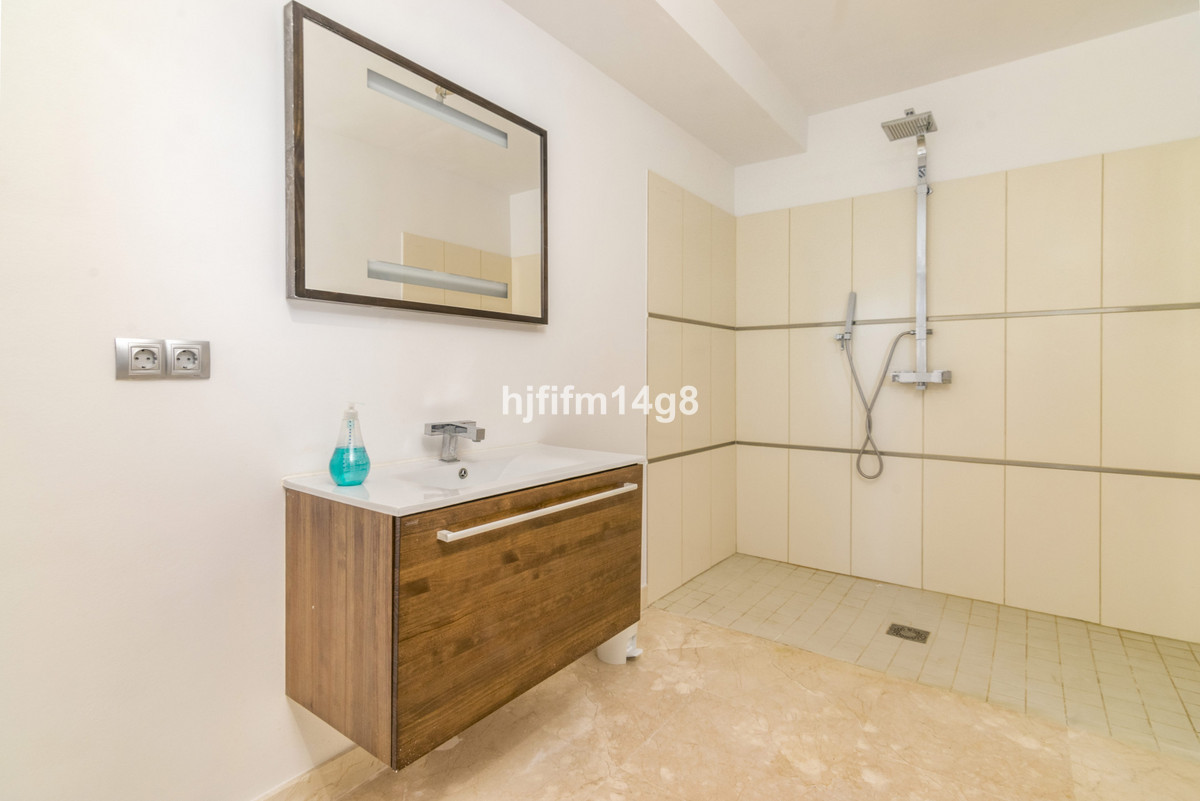 6 Bed Townhouse for sale in The Golden Mile Costa Del Sol, Málaga, Spain