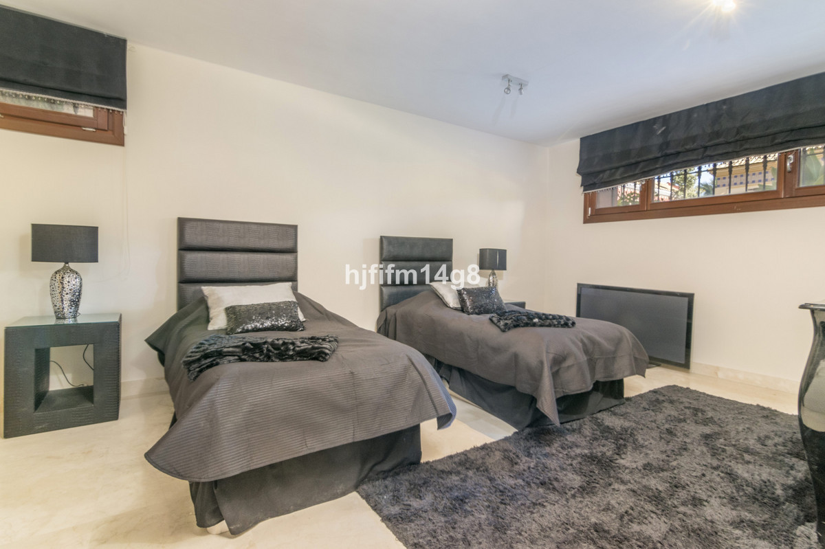 6 Bed Townhouse for sale in The Golden Mile Costa Del Sol, Málaga, Spain