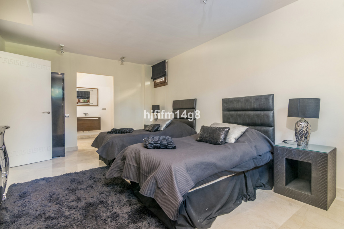 6 Bed Townhouse for sale in The Golden Mile Costa Del Sol, Málaga, Spain