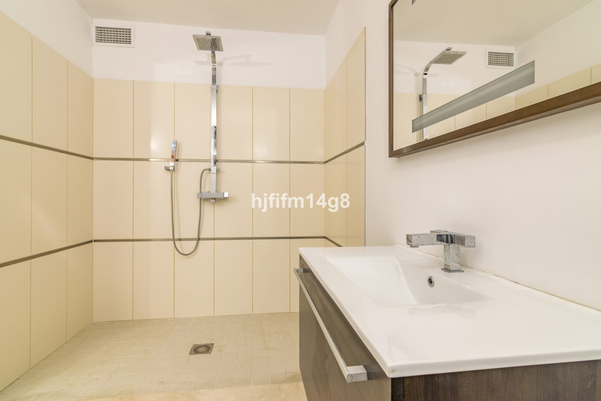 6 Bed Townhouse for sale in The Golden Mile Costa Del Sol, Málaga, Spain