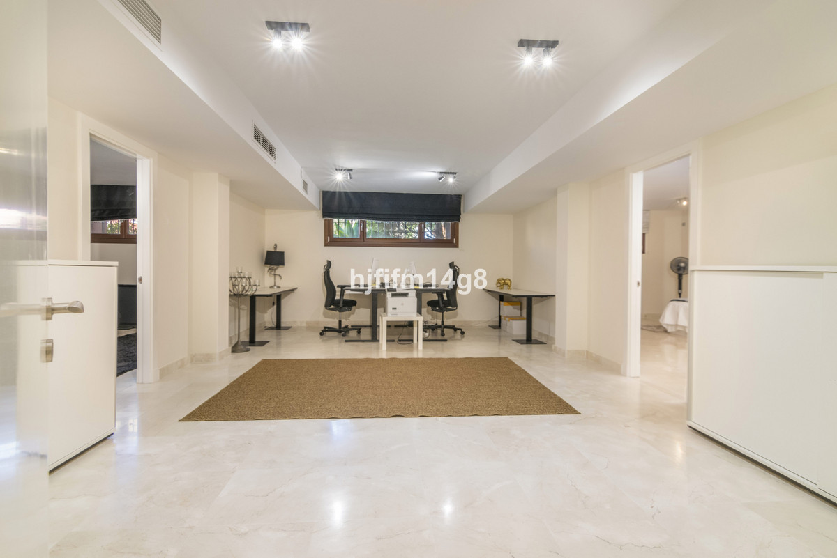 6 Bed Townhouse for sale in The Golden Mile Costa Del Sol, Málaga, Spain