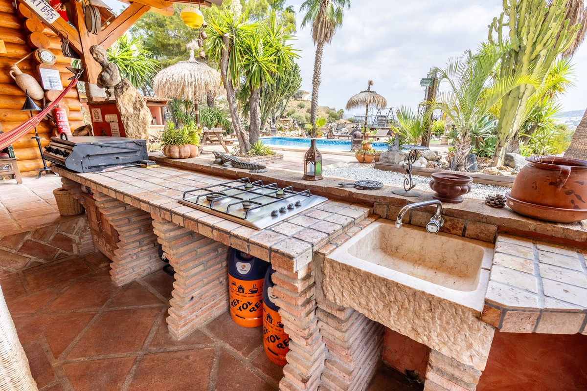 6 Bed Townhouse for sale in Alhaurín El Grande Costa Del Sol, Málaga, Spain