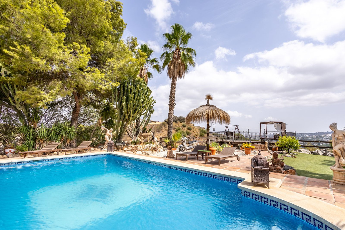 6 Bed Townhouse for sale in Alhaurín El Grande Costa Del Sol, Málaga, Spain