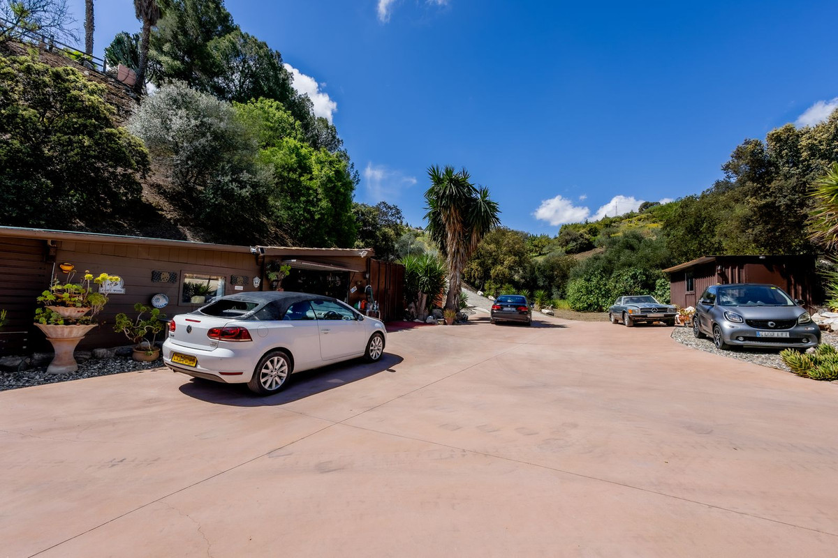 6 Bed Townhouse for sale in Alhaurín El Grande Costa Del Sol, Málaga, Spain