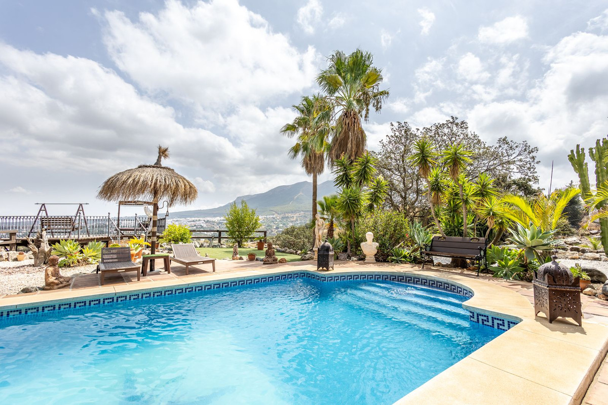 6 Bed Townhouse for sale in Alhaurín El Grande Costa Del Sol, Málaga, Spain