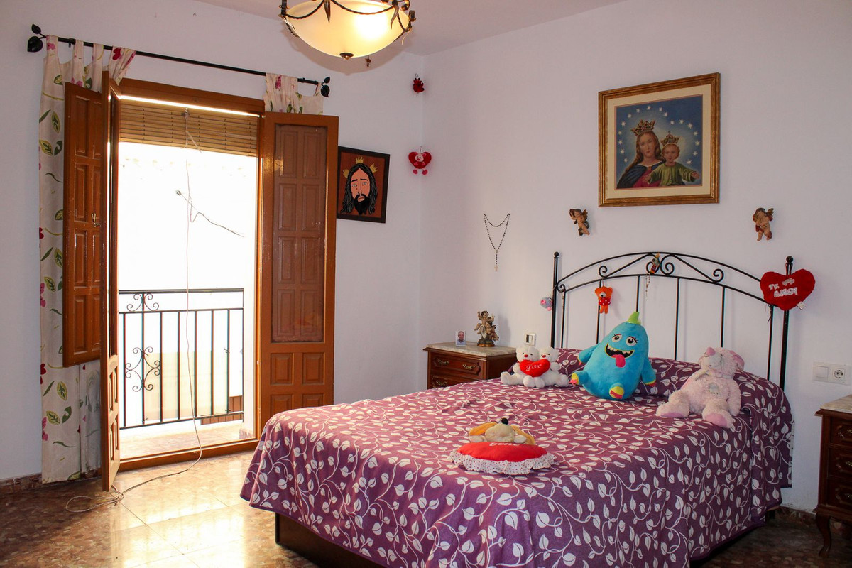 4 Bed Apartment for sale in Frigiliana Costa Del Sol East, Málaga, Spain